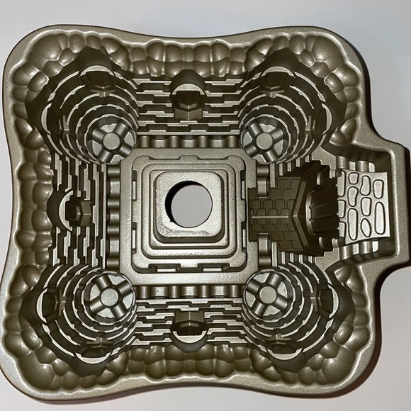 Nordic Ware Castle Sandcastle Bundt Cake Pan Cast Aluminum 10 Cup - Picture 6 of 6